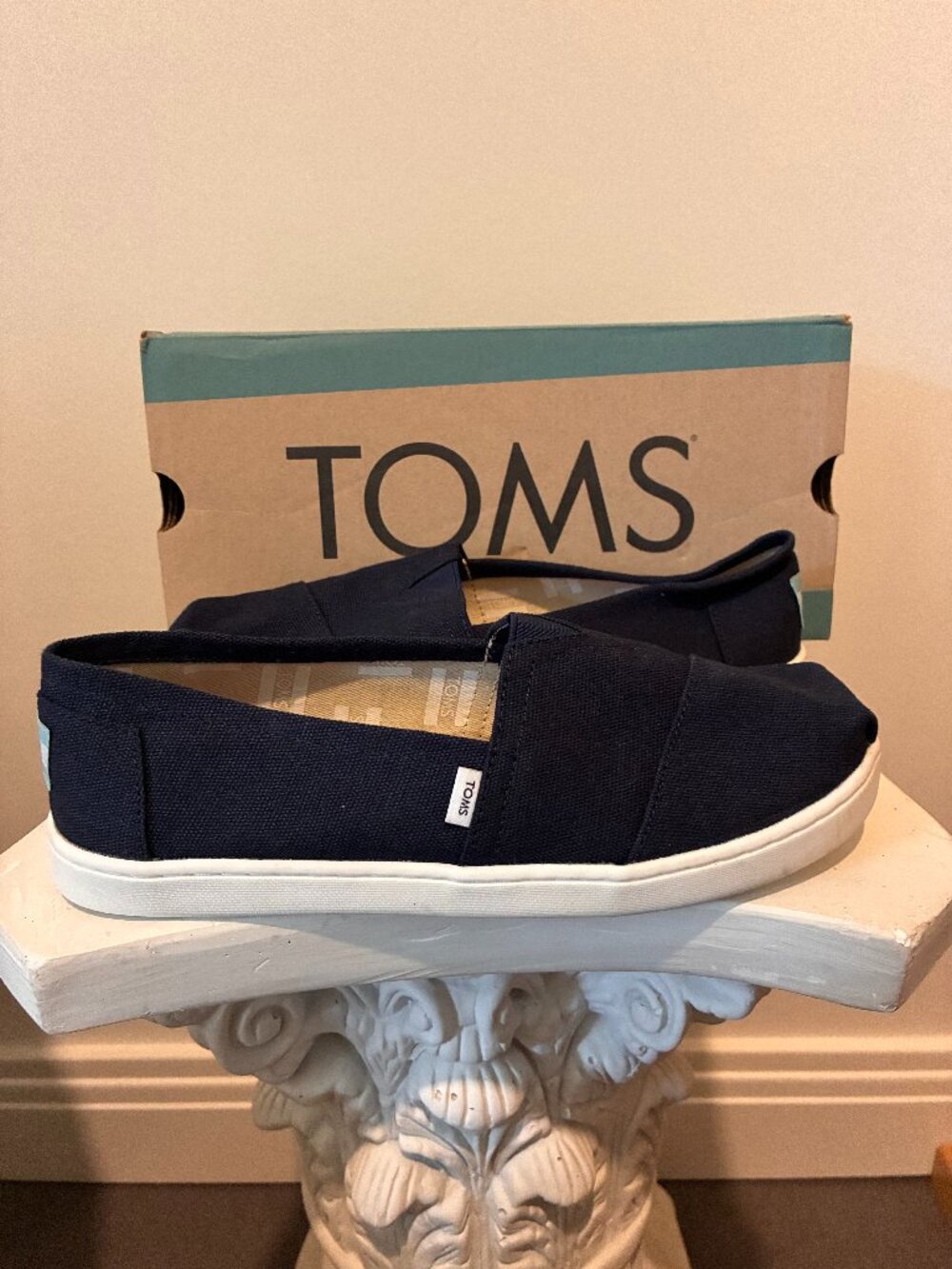 TOMS Kids Navy Canvas Slip On Sneakers Youth 4.5 w/ Box